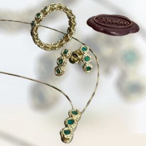 Ciondolo oro 18Kt Smeraldi Ct 0,09 € 490,00 Orecchini oro 18Kt Smeraldi Ct 0,18 €780,00