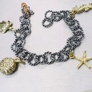 Bracciale brunito in argento 925% con ciondoli argento dorato.